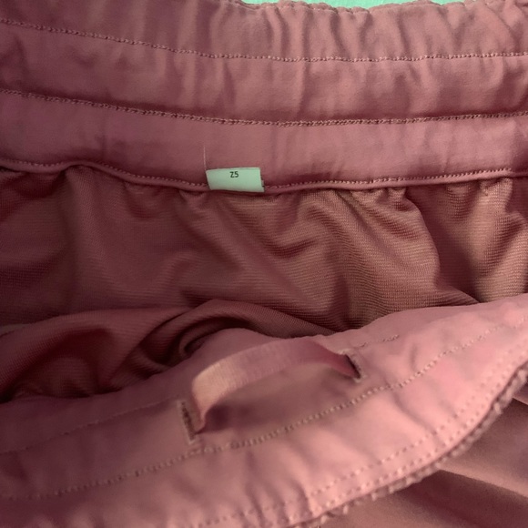 Lululemon Tracker V shorts size 6 - Picture 3 of 6